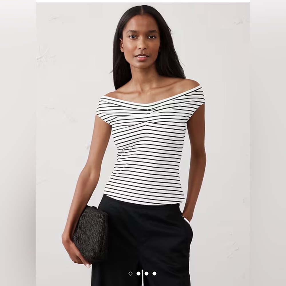 Like new Banana Republic off shoulder top M